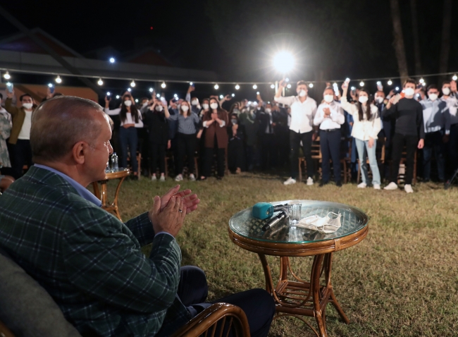 Cumhurbaşkanı Erdoğan, Adana'da gençlerle bir araya geldi